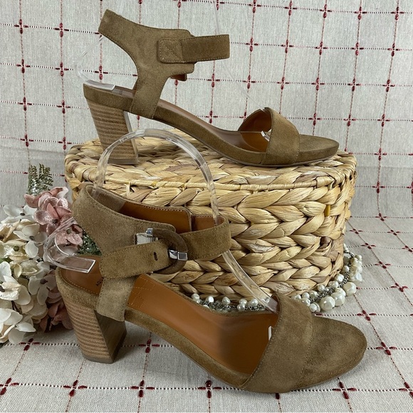 Aquatalia Brown Suede Ankle Wrap Heeled Sandals Size 8 PreLoved Ankle Buckle - Picture 6 of 7